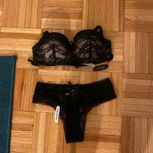 Adore me 32B bra and matching XS thong